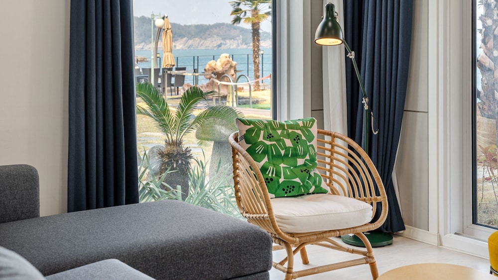 Namhae Orosy Bada Pool Villa & Pension