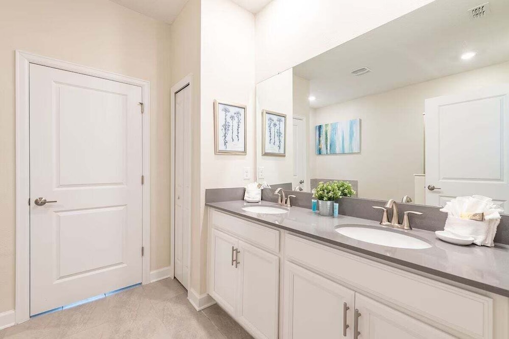 10br Storey Lake Home w/ Game Room, Pool & Spa Near Disney