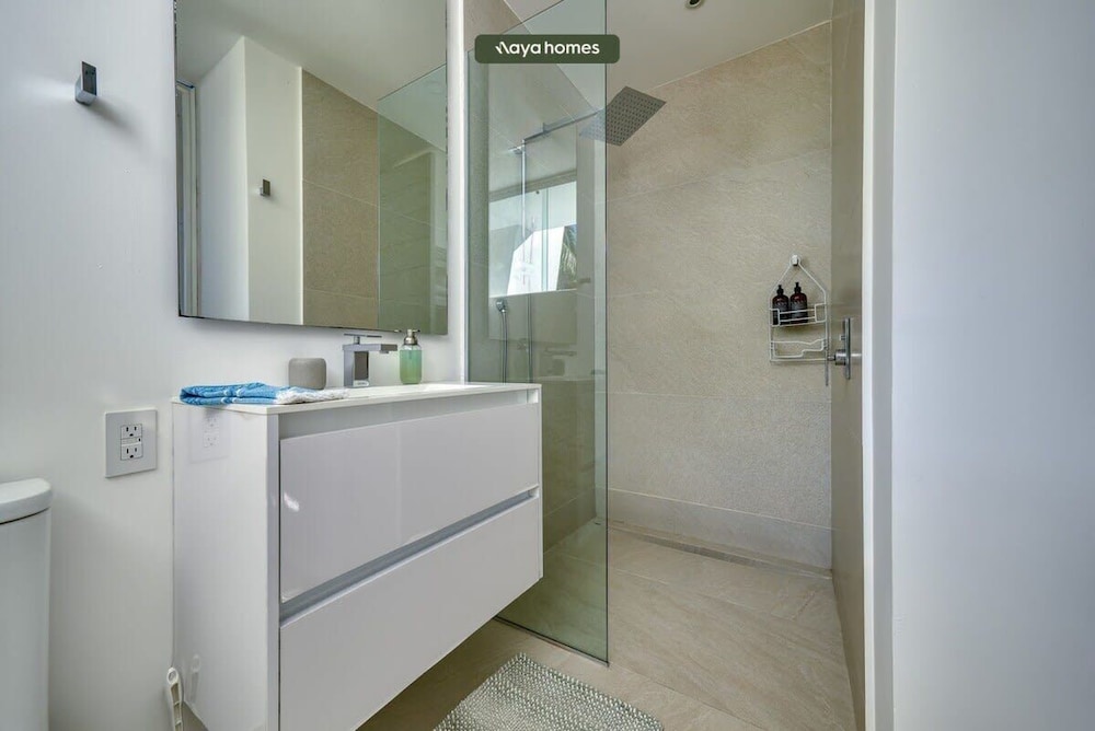 Luxurious 2BR Condo - Amazing Ocean View - Pool
