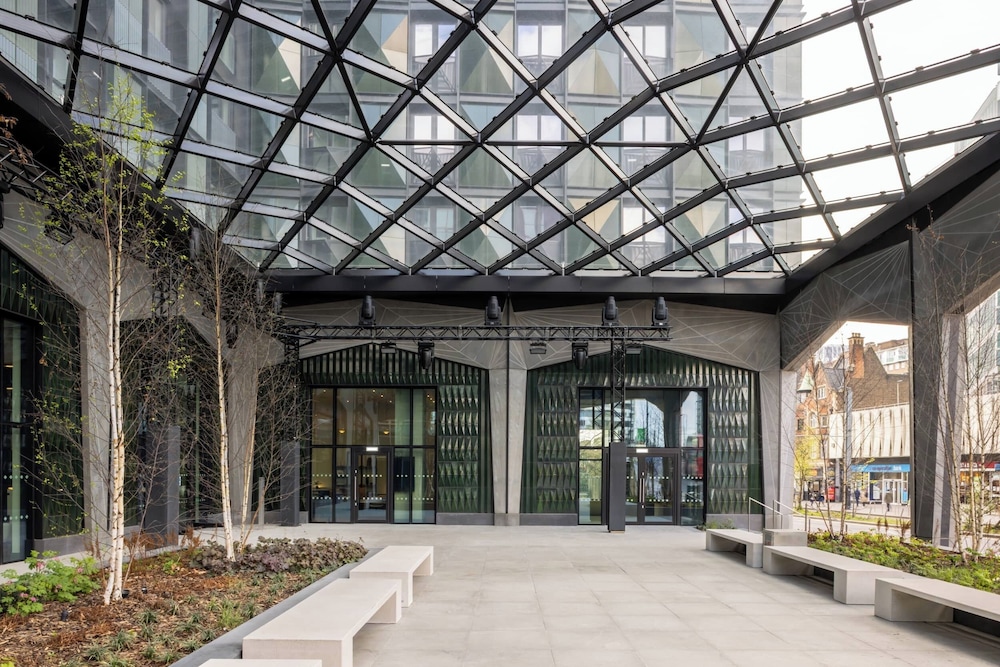 Croydon Central Apartments by Urban Rest