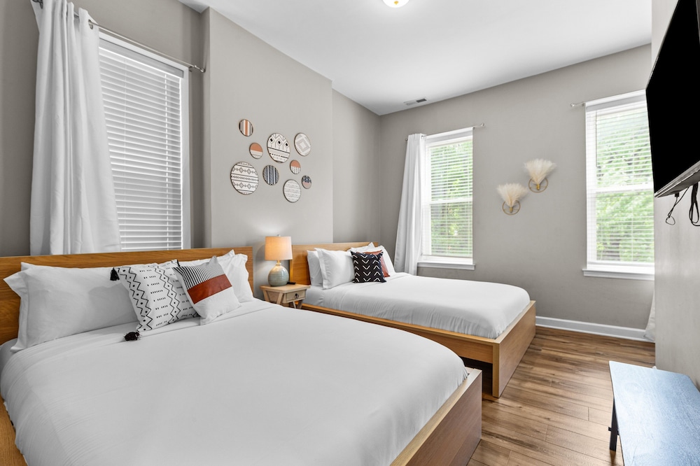 St Louis Vacations - Alluring City Escape Right JZ Vacation Rentals - Property Image 27