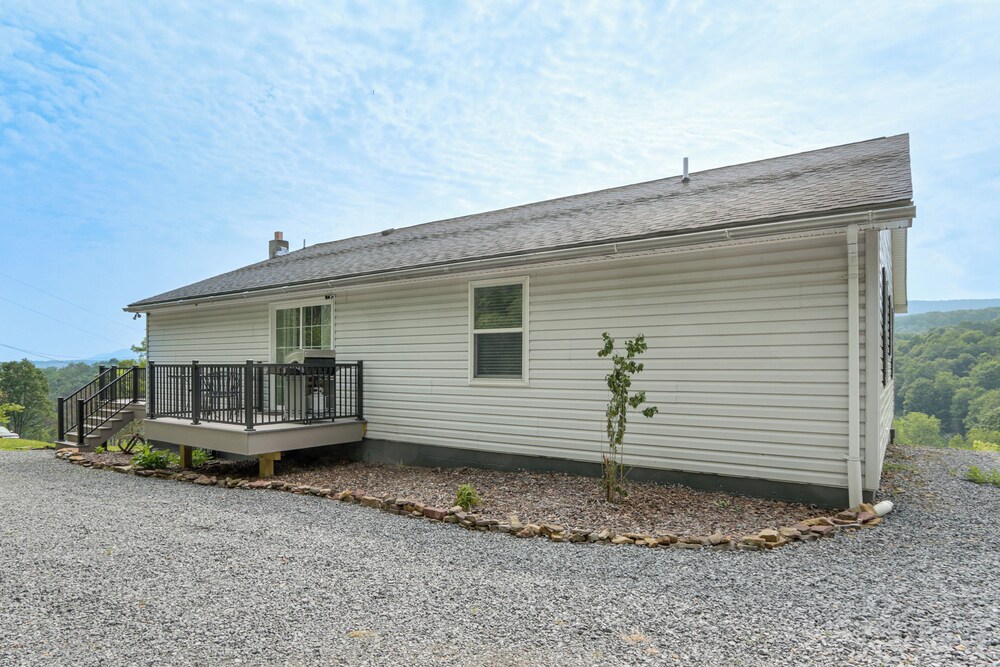 Mtn-view Pleasantville Home on 100 Acres!