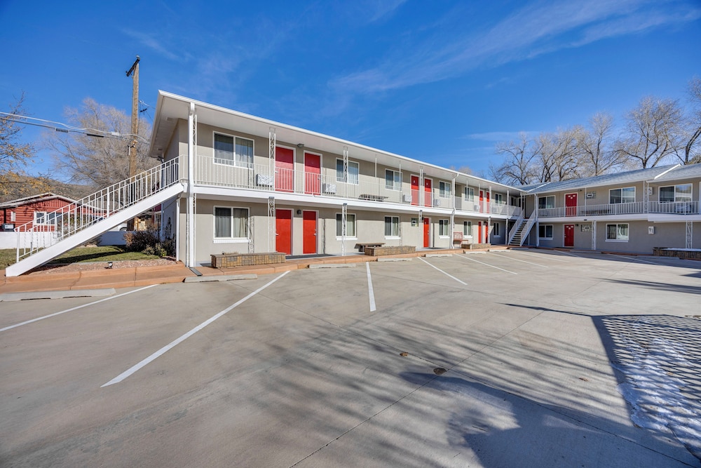 Pikes Peak Mountain Views: Manitou Springs Apt