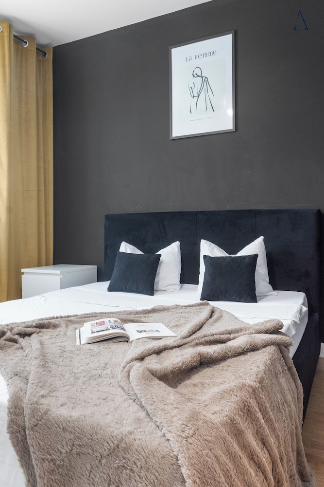 XOV 1BDR Apartments in Pipera view 3
