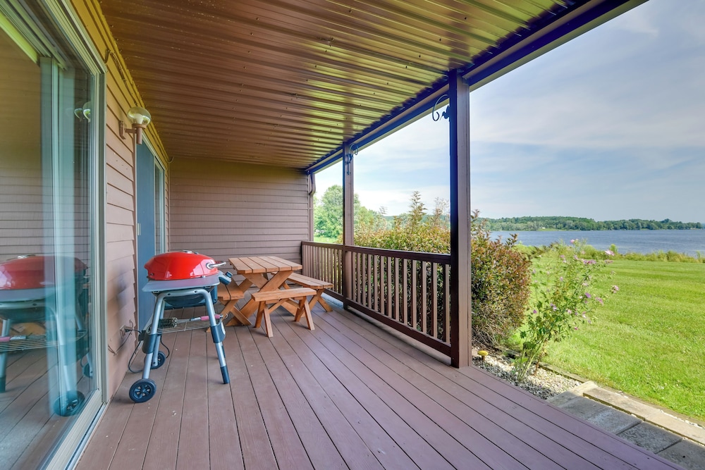 Community Boat Dock: Lake Memphremagog Condo!