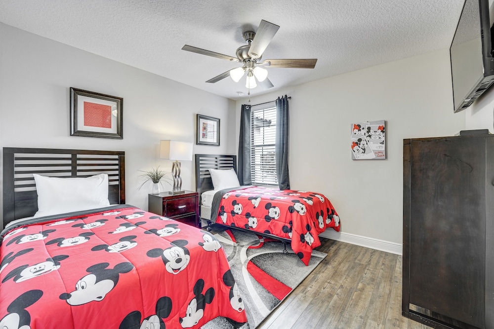 7 Mi to Disney: Davenport Townhome w/ Patio & Pool