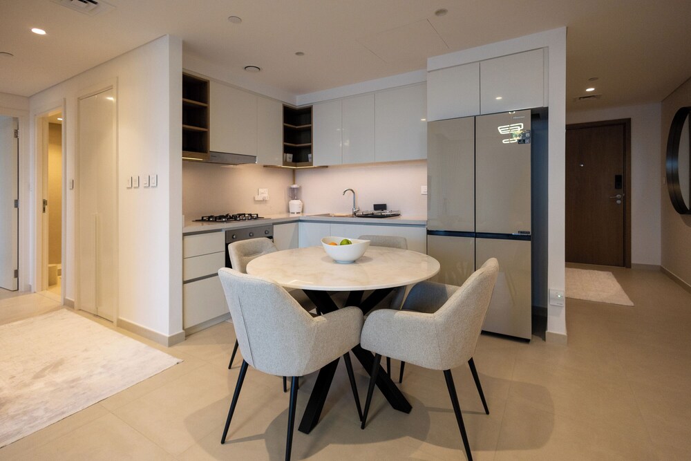 Maison Privee - Elegant Urban Stay Just Steps from Burj Khalifa