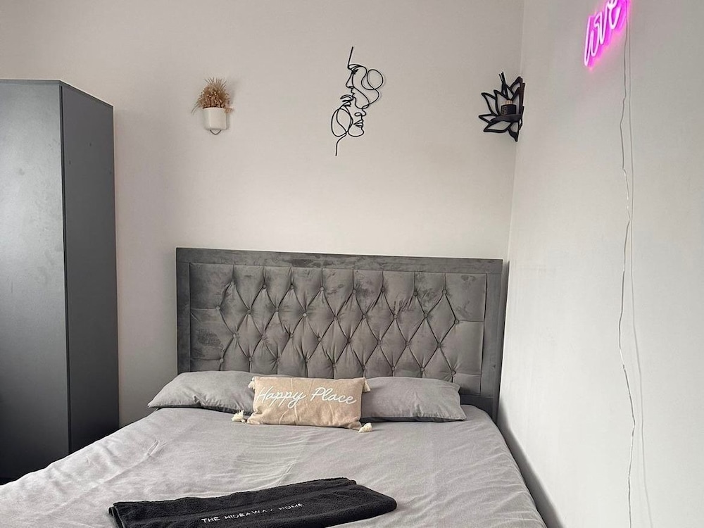 Bradford Vacations - The Hideaway Home BD5 - 2 Bed Lovely Modern House - Property Image 3