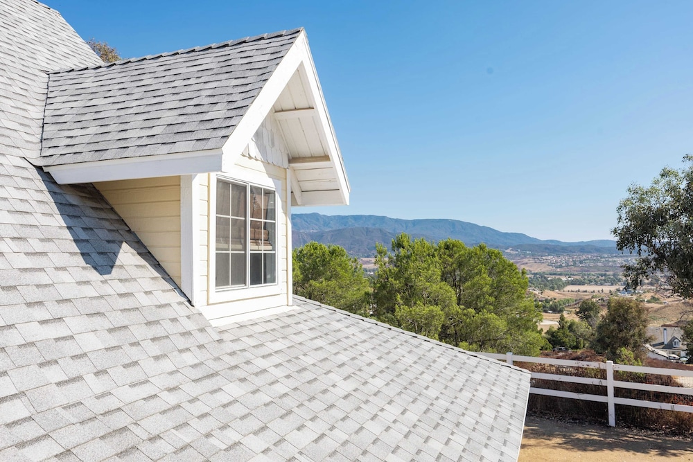 Wine Country Retreat Gorgeous Views, Minutes to Wineries