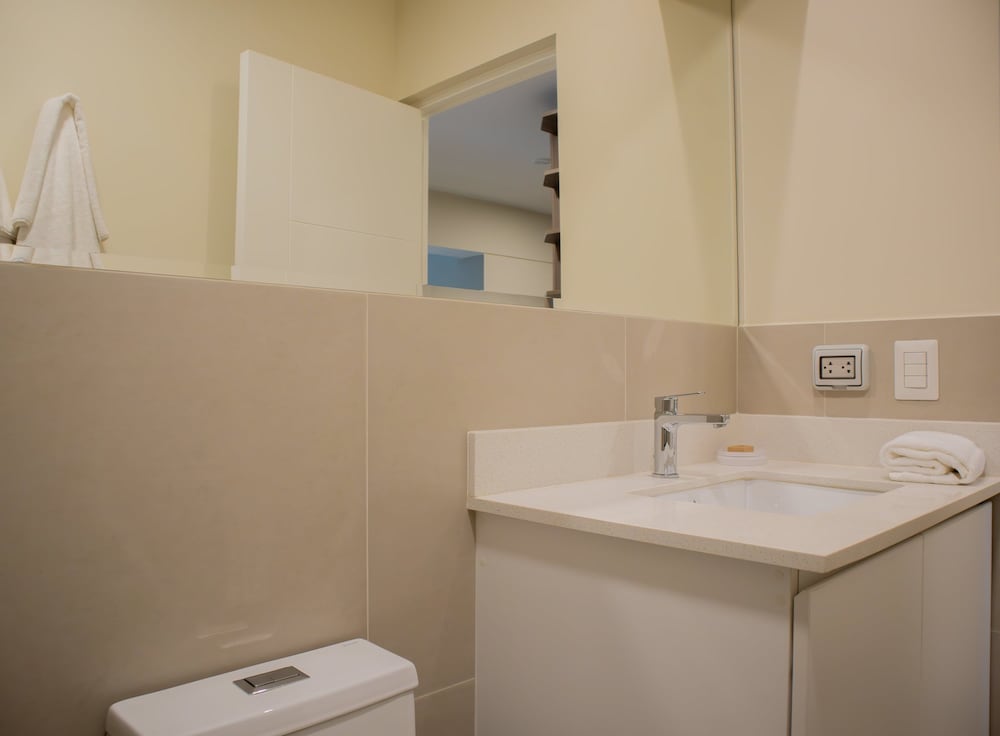 w Modern 2BR w Scenic Balcony Close to Kennedy Park