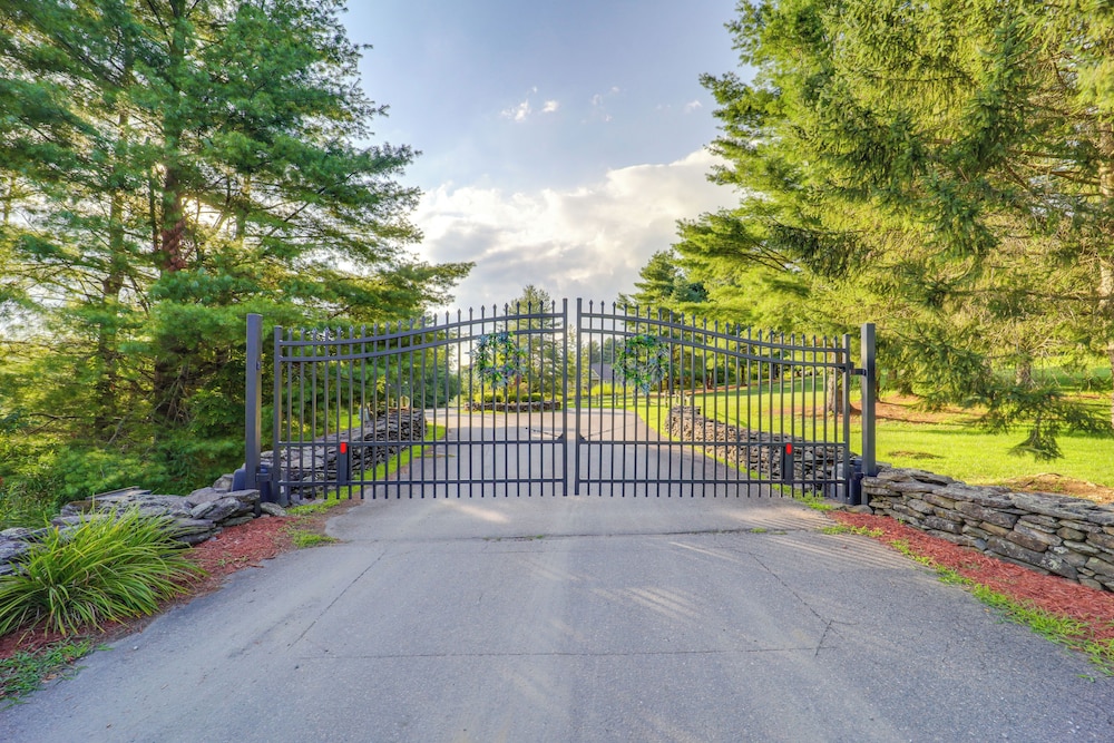 Newly Built Home w/ Panoramic Views in Jefferson!