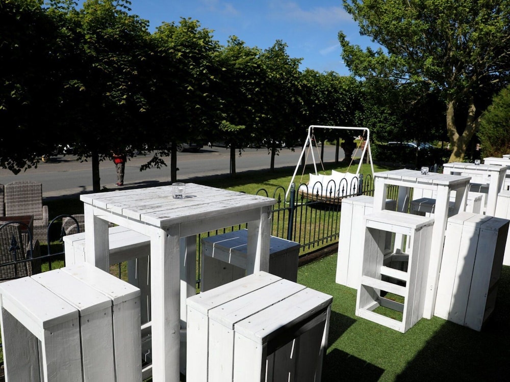 Room in All-inclusive Party Resort, Wangerland