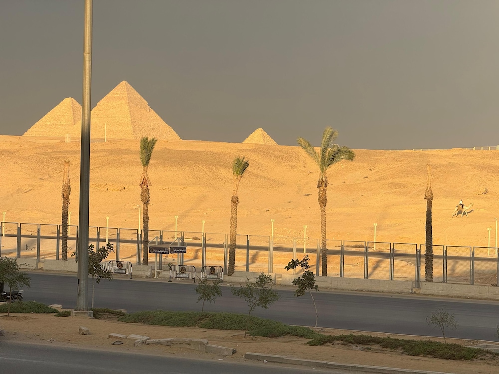 New White Pyramids Inn