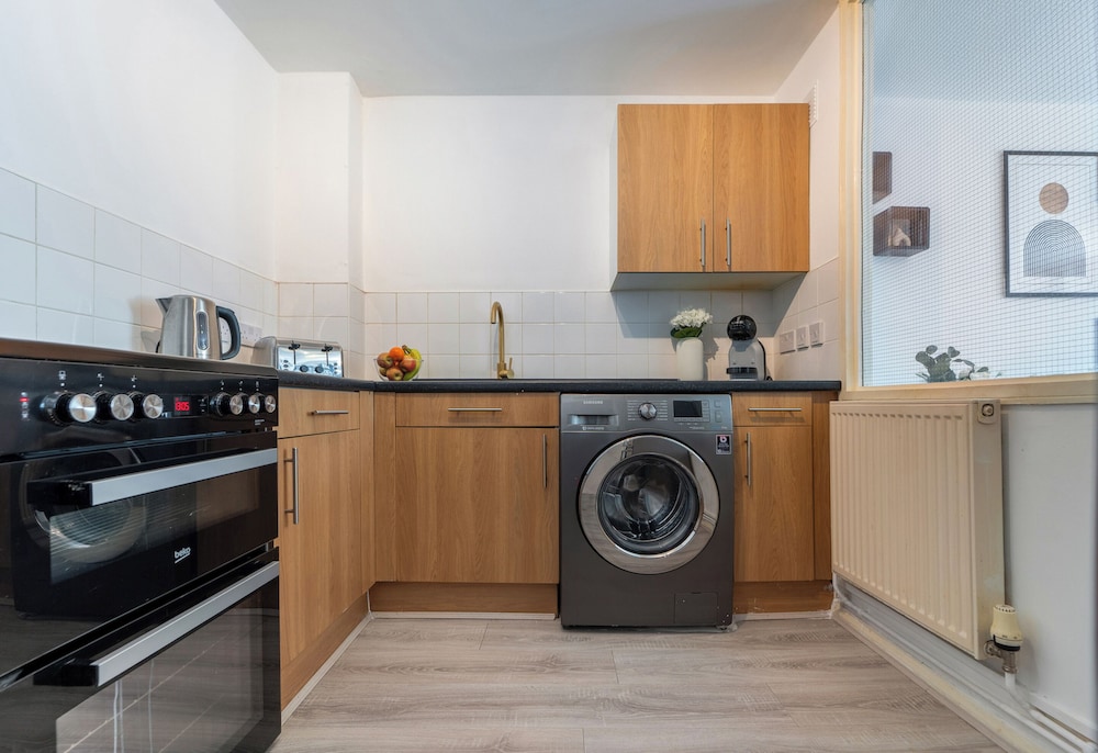 Stylish 1-Bedroom with Balcony near Soho