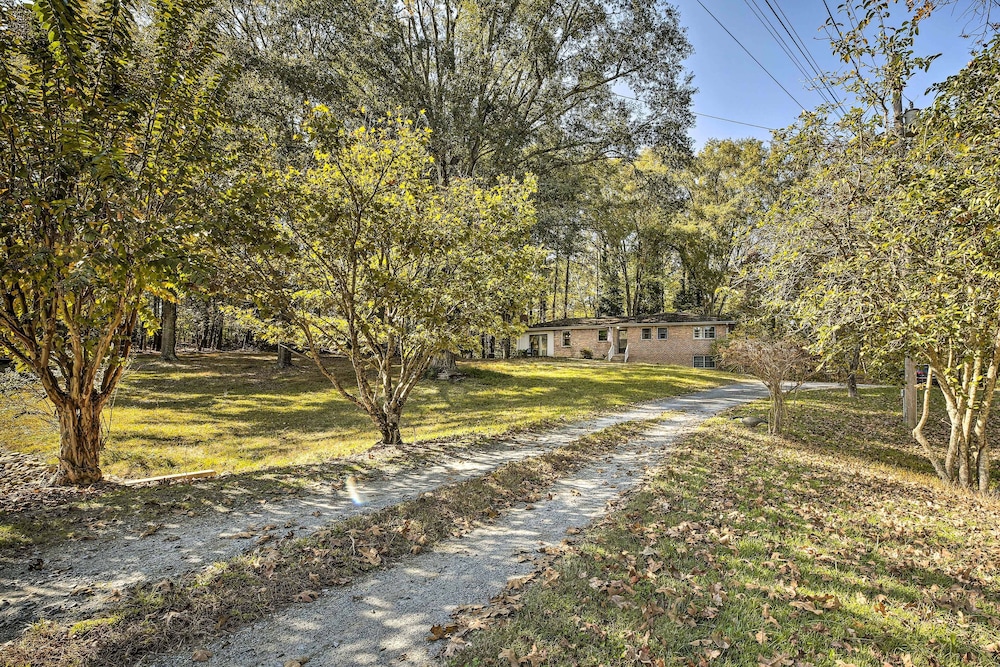 Acworth Retreat w/ Fireplace + Deck, 2 Mi to Lake! view 4