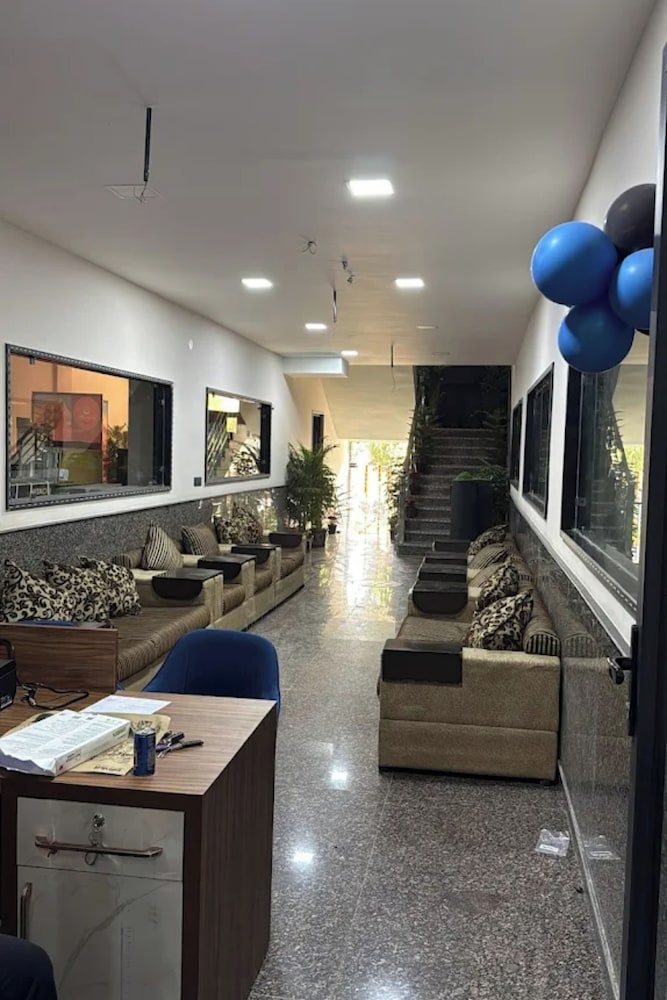Hotel Divines Residency