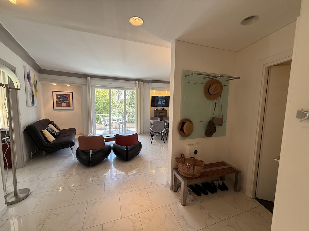 2 BR Apartment in the Center of Cannes - 2305