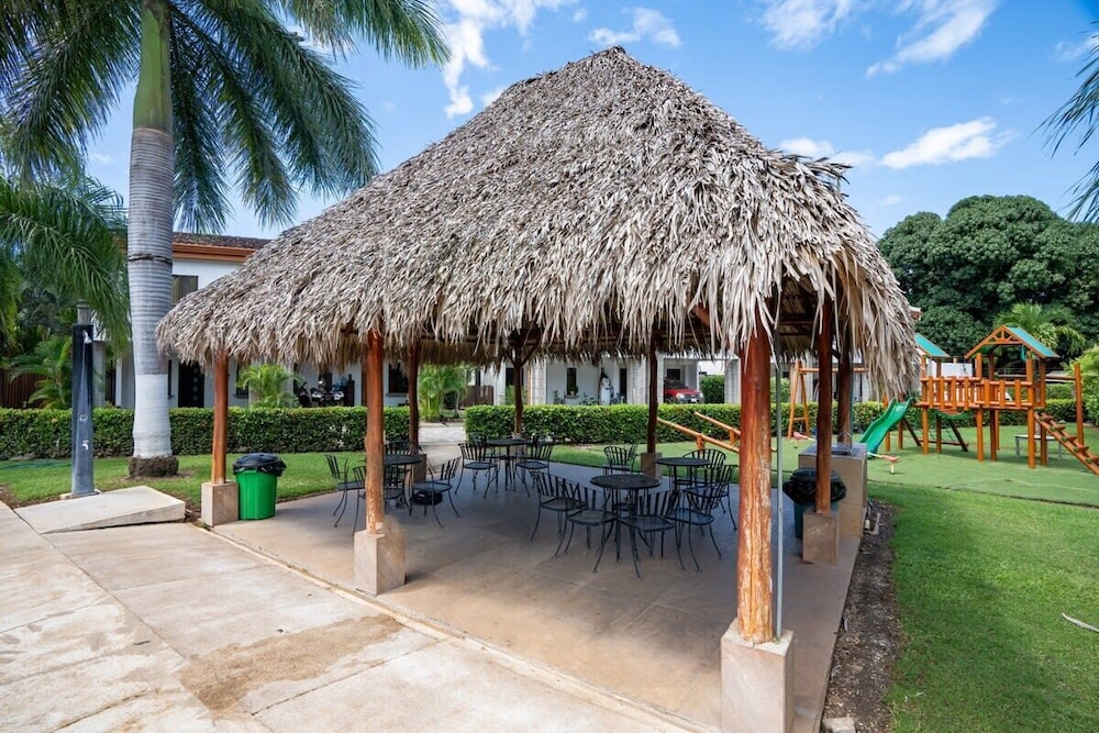 Fabulous 2-Story Condo with Big Pool - Short Drive to Beaches