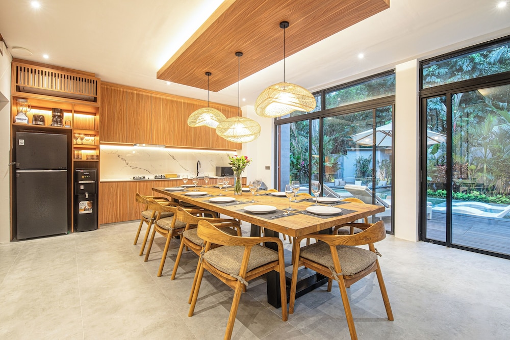 Enchanting 5BR Canggu Villa Moments to Sea