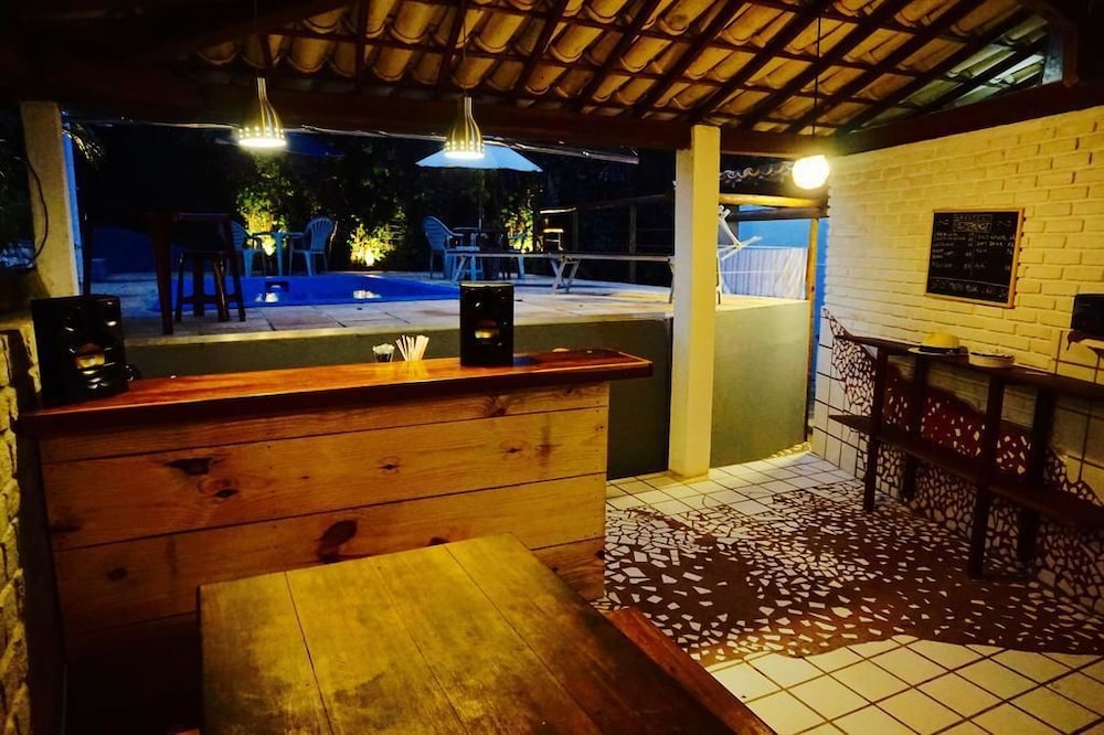 Novos Baianos Hostel e Suites