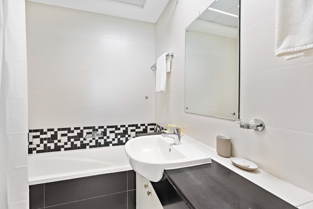 Silkhaus Modern Pad With Pool Gym Near Reem Park