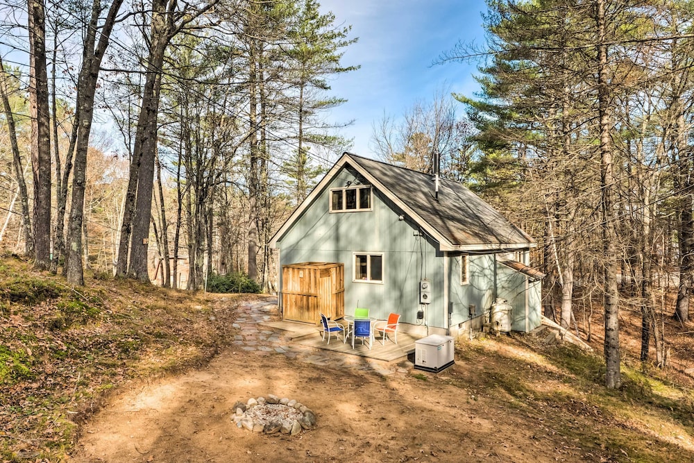 Mountain-view Conway Cabin ~ 9 Mi to Slopes!