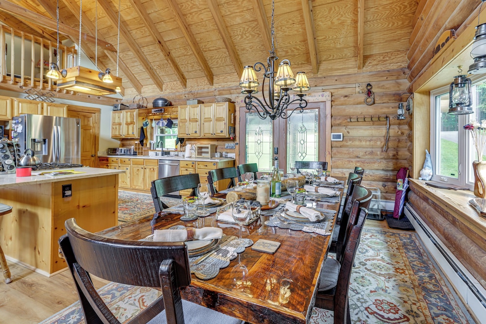 Hot Tub & Game Room: Deep Creek Winter Getaway