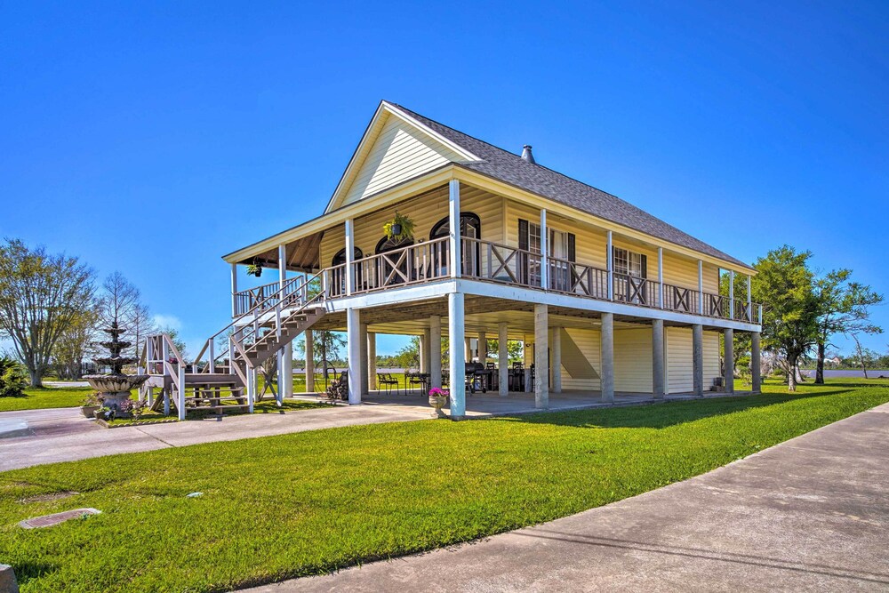 Exquisite Lake Charles Gem - Waterfront Views view 3