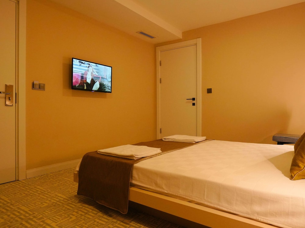 Bonnie City Hotel - Image 17