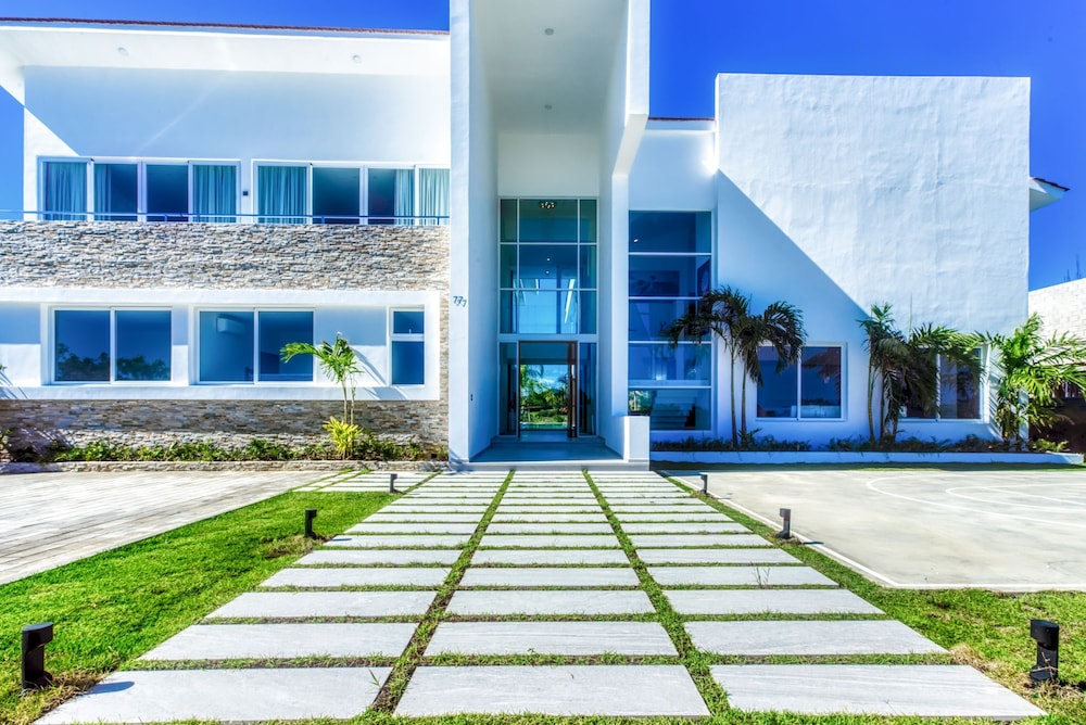 Cap Cana Villa for Rent Modern Fresh and Fully-equipped Oceanfront Villa