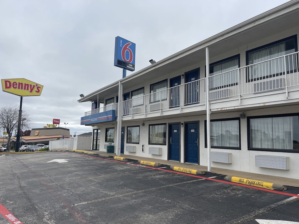 Motel 6 Denton, TX - UNT