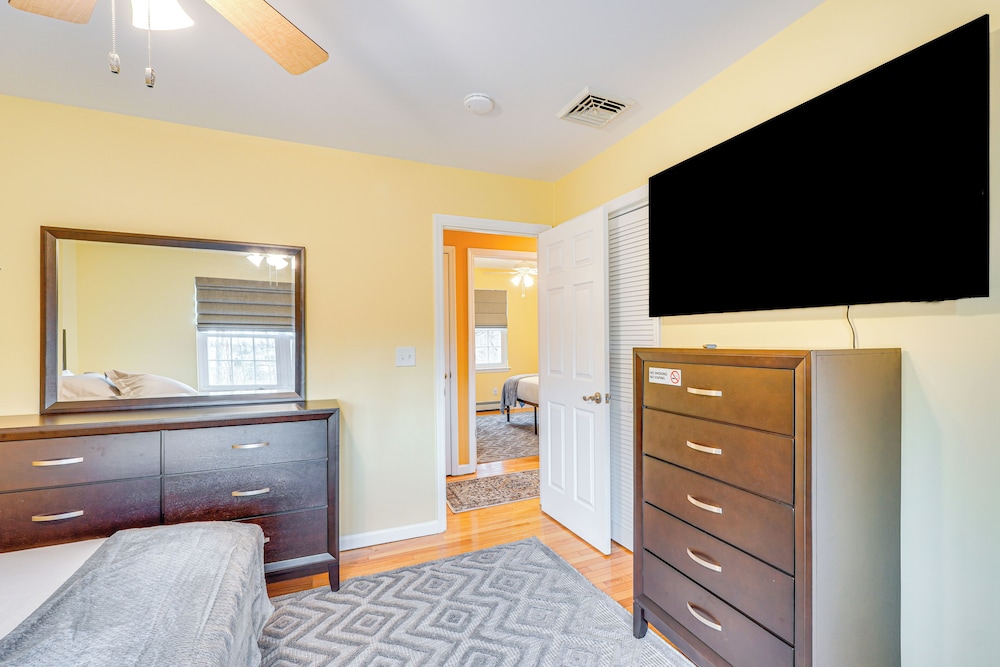 4 Mi to Hudson River: Cozy Newburgh Home!