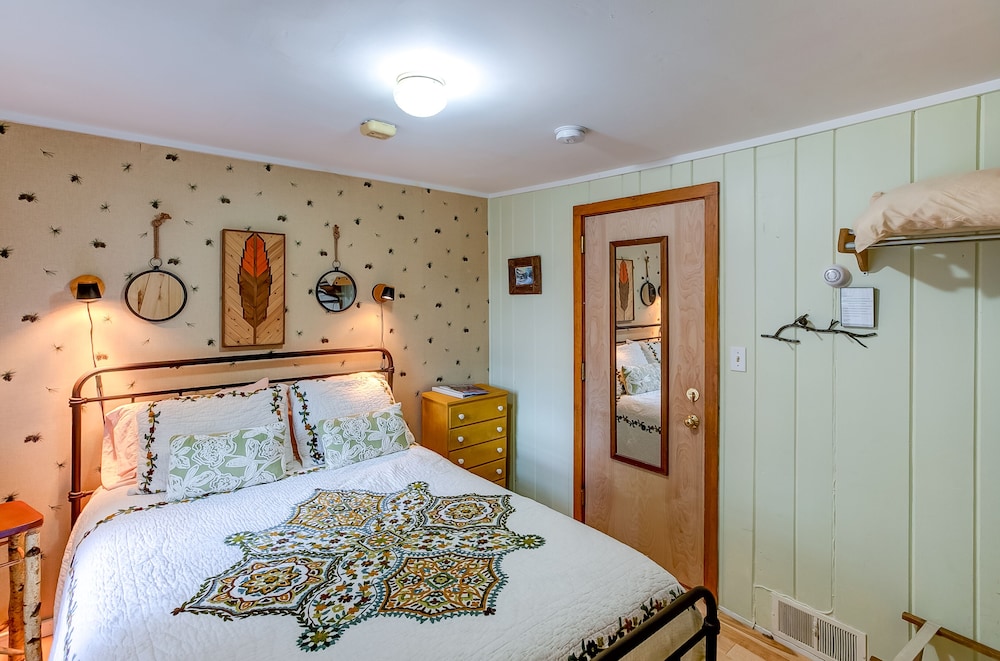 Timberholm Inn