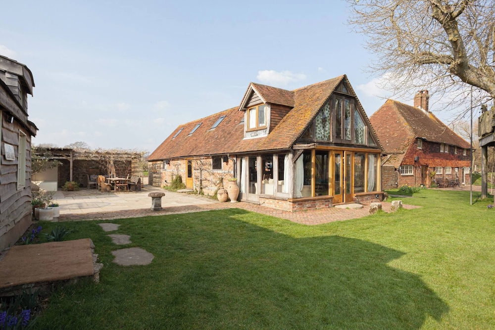 Lakeside Sussex Retreat
