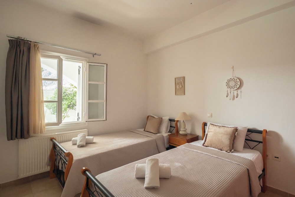 Loukas & Emma Eco Houses