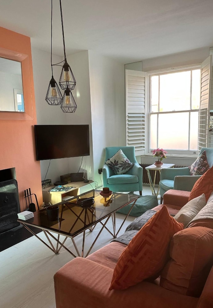 Townhouse by Notting Hill - Sleeps5/petsok/tv/wifi