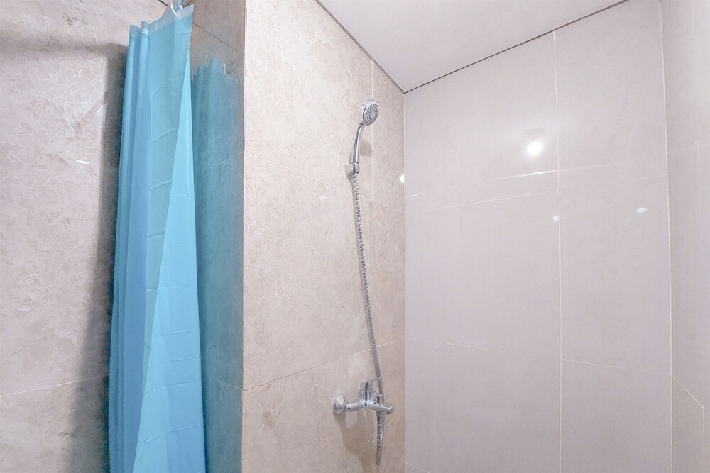 Restful And Cozy Studio At Transpark Bintaro Apartment
