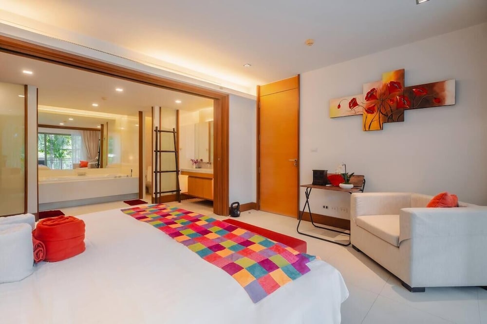 Elegant Beachfront 3BR Condo at Pearl of Naithon