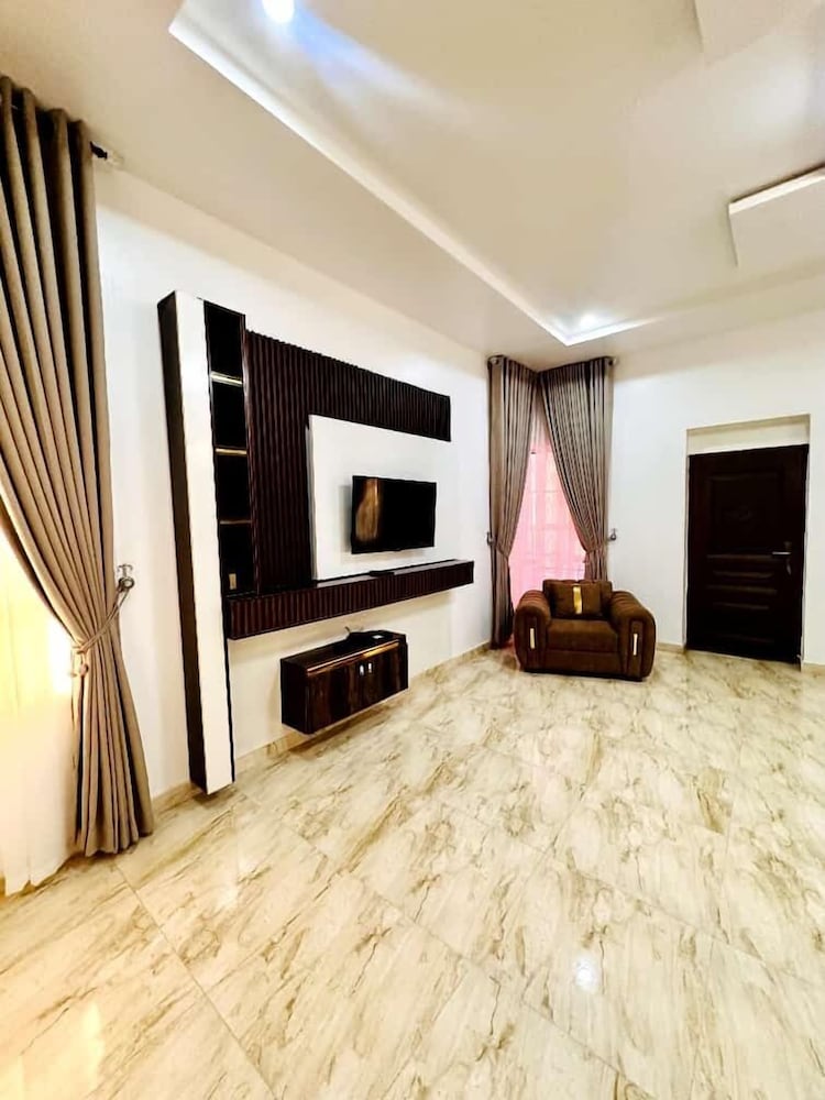 Julaz Apartment Lekki view 3