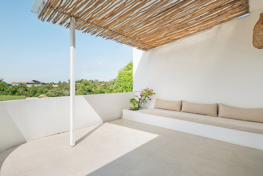 Tropical Modern Villa Amaya by OriVista