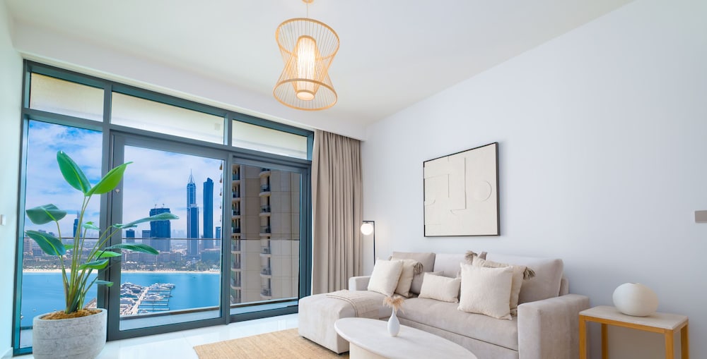 LUX The Beach Vista Dubai Eye View Suite