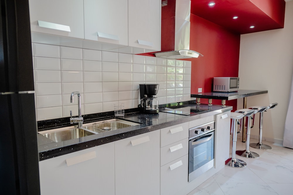 Modern 1-bedroom-apartment 2 km From Eagle Beach