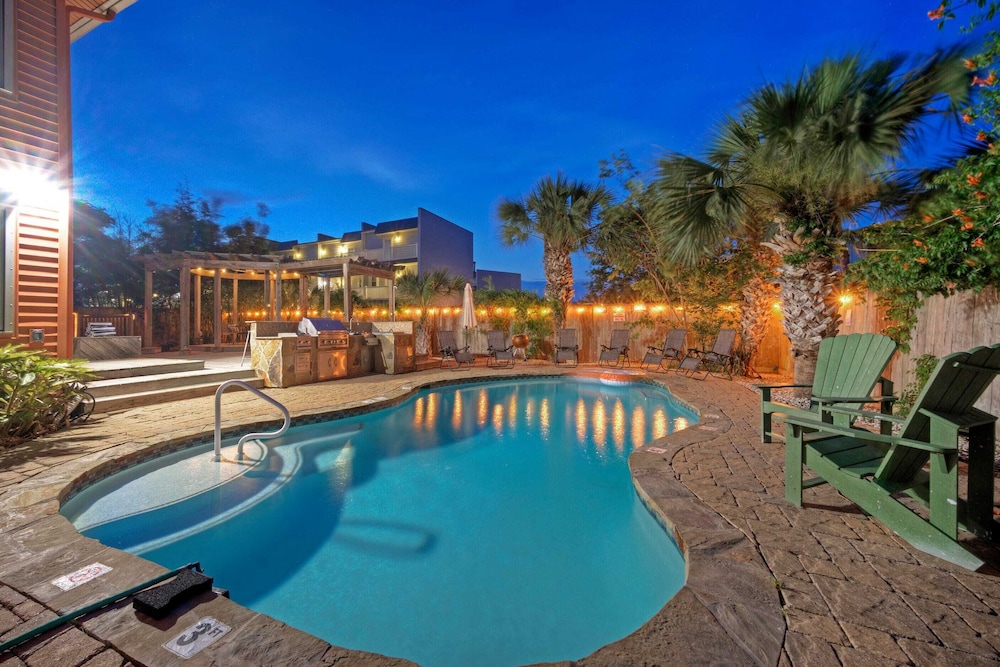 The Koi Marlin Port A Home w/ Pool, Pond, Grill & Near Beach + Marinas
