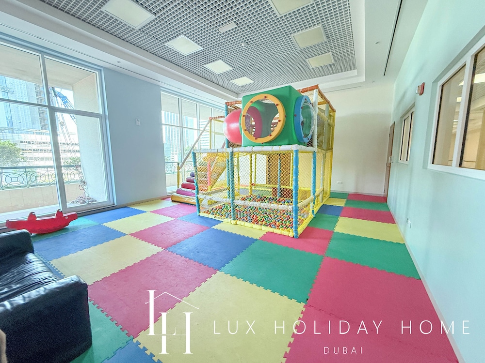 LUX The Al Seef Marina 4 bed Suite