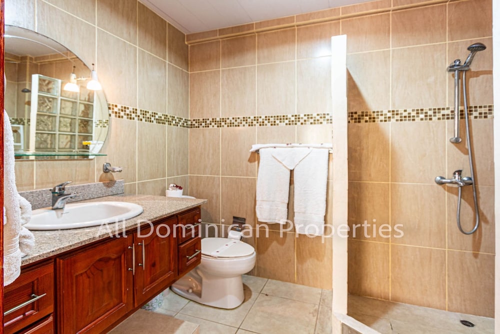 Alicia Beach, Hispaniola Sol, Great Location - no car Needed!
