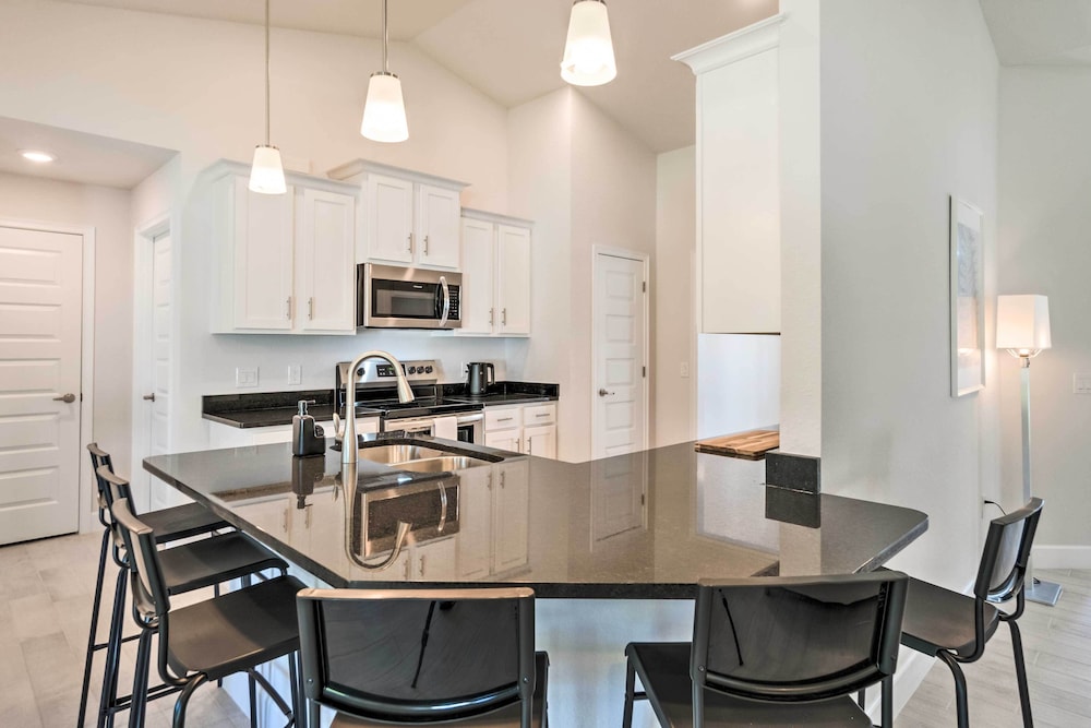 Elegant Port Charlotte Home < 10 Mi to Beach!