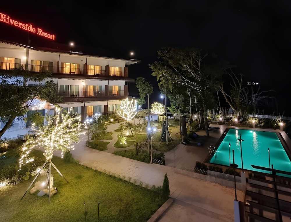 Intimate Riverside Resort