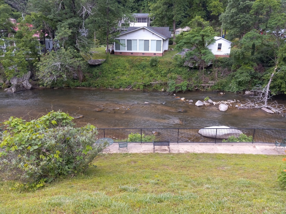 The Carter Lodge On The River
