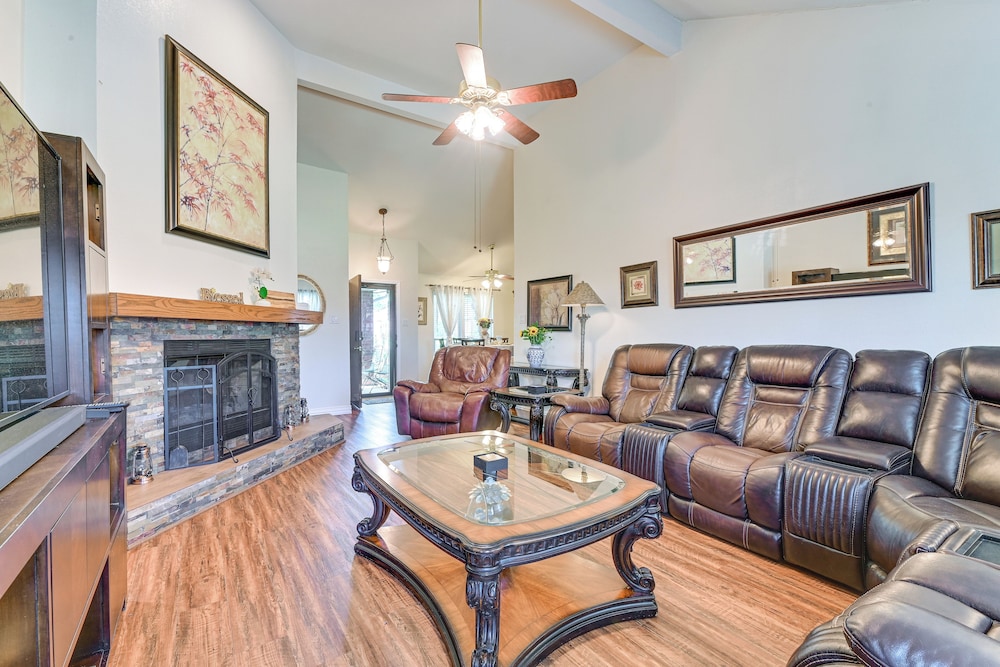 Pet-friendly Family Home 3 Mi to Lake Lewisville