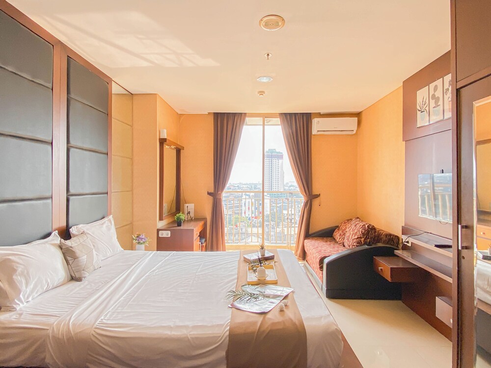 Warm Wood Accents Studio At Mangga Dua Apartment